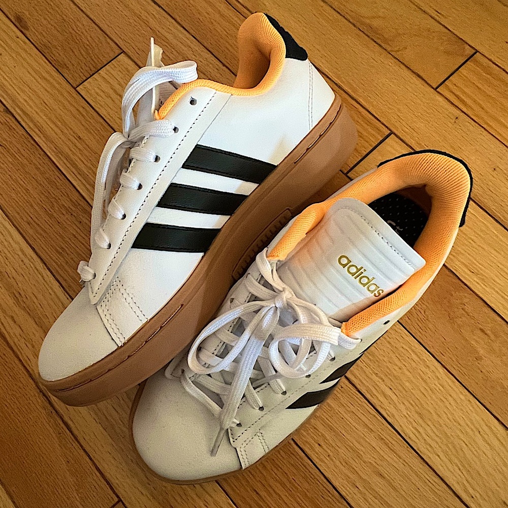 Adidas Grand Court shoes. NWOT.